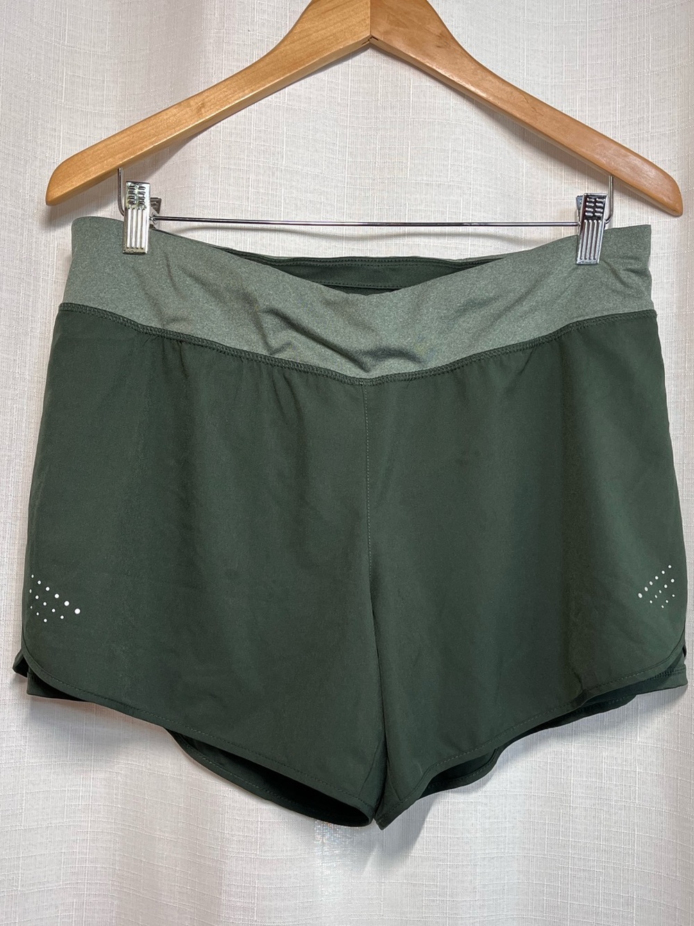 Avia Deep Forest Green Running Shorts Built In Bike Shorts Zip Pocket M 8-10